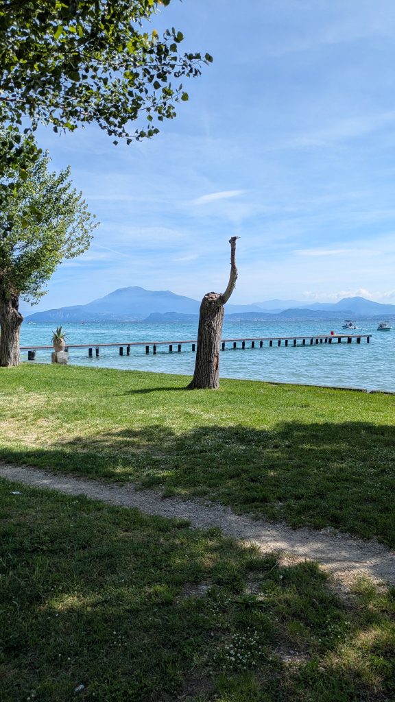 Lac de Garde Sirmione - promenade - lac de garde
